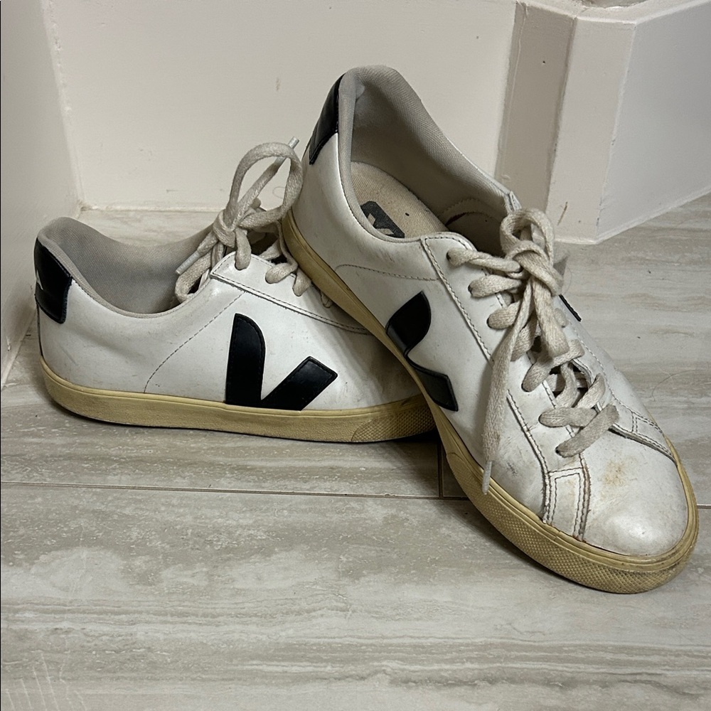 Veja Esplar White Leather Sneakers with Black V Detail 39/8
